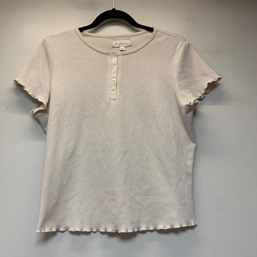 Daydream Henley Top Womens Medium Cream Excellent Waffle Knit Lettuce Trim M